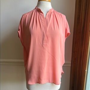 Violet + Claire Open Neck Short Sleeve Blouse curved hem peach Medium EUC